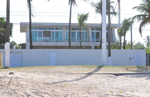 Jardim Virginia House | Beachfront house with 9 suites, 6 of which have new air conditioning.