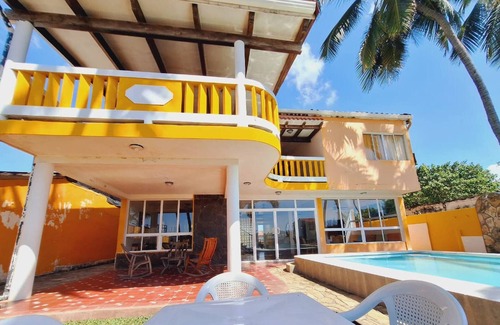 Poneloya House | Beachfront House with Pool - Perfect for 12 People