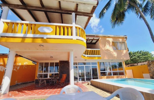Poneloya House | Beachfront House With Pool - Perfect for 12 People