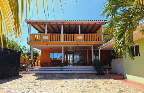 Poneloya House | Beachfront House With Pool - Perfect for 12 People