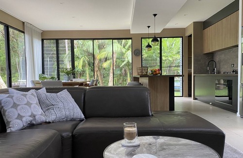 Wurtulla House | Beachfront House Wurtulla Luxury Private and Secure