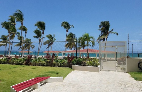 Carolina Condo | Beachfront Lux Gem in of Isla Verde Walk 2 Eat