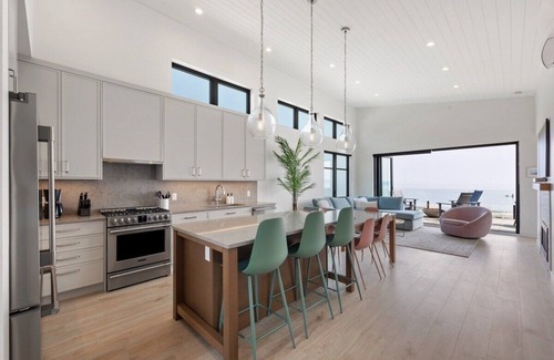 Black Creek Condo | Beachfront Luxury Suite at THE BEACH HOUSE
