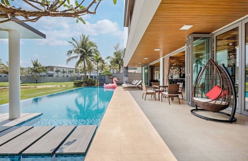 Ngu Hanh Son House | Beachfront Luxury 08-BDR Villa within Ocean Villas