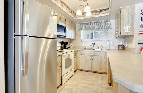Horton Shores Condo | Beachfront Oceanview Unit - Pool & BBQ, Steps to Flagler