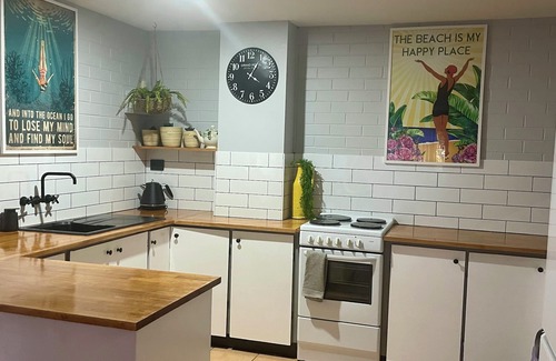 Torquay Apartment | BEACHFRONT On The Esplanade - Bay Views - Spacious Ground Floor unlimitedWIFI