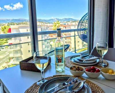 Cros-de-Cagnes Apartment | Beachfront - Panoramic View - Balkony - AC