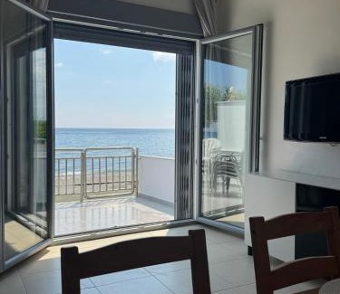 Leptokaria Apartment | Beachfront Paradise