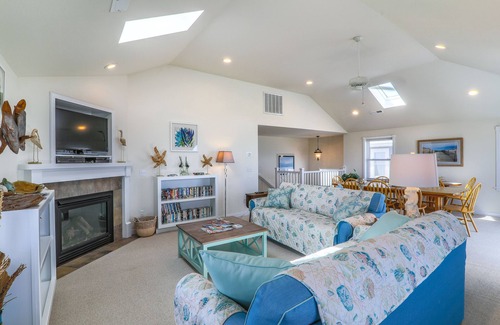 Sea Retreat House | Beachfront Paradise with Pool and Hot Tub, just 20 steps to the beach