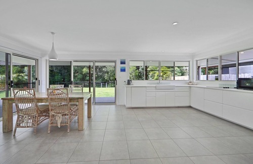 Toogoom House | Beachfront pet and wheelchair friendly house