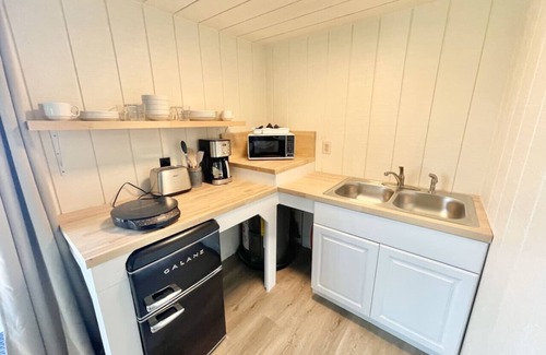 Bernard House | Beachfront Pet Friendly Tiny Home[Shoreline Bliss]