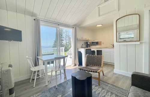 Bernard House | Beachfront Pet Friendly Tiny Home[Shoreline Bliss]