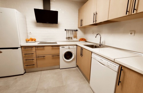 Velilla-Taramay Apartment | Beachfront, Pool, Wifi, Heating, Family, 6 People, Spacious