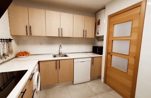 Velilla-Taramay Apartment | Beachfront, Pool, Wifi, Heating, Family, 6 People, Spacious