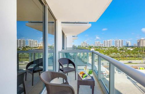Sunny Isles Beach Apartment | Beachfront Resort Pool Ocean View Balcony Gym