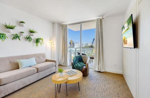 Sunny Isles Beach Apartment | Beachfront Resort Pool Ocean View Balcony Gym