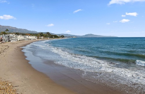 Montecito House | Beachfront Retreat On Sand with Charming Nautical Features | Lower Unit