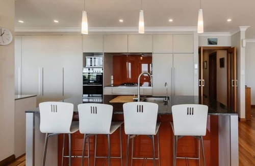 Oakura House | Beachfront Retreat with Stunning Views