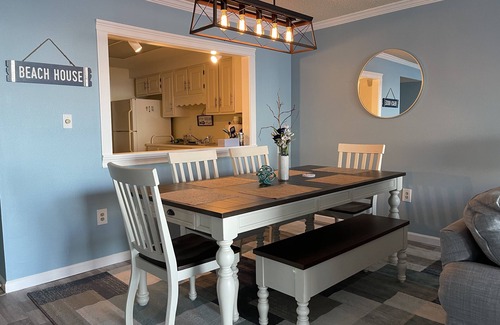 Holiday Isle Condo | BEACHFRONT RETRO CONDO