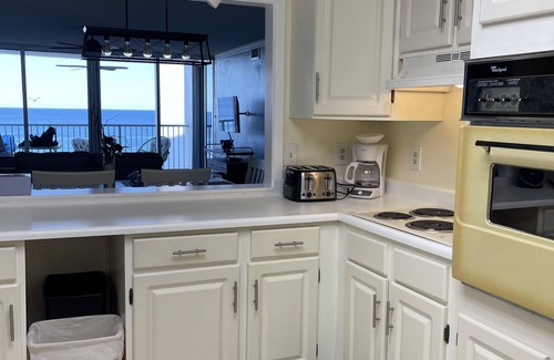 Holiday Isle Condo | BEACHFRONT RETRO CONDO