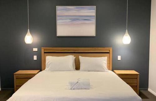 White Beach Apartment | Beachfront self contained studio
