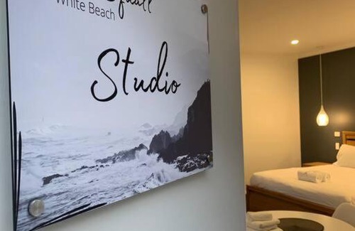 White Beach Apartment | Beachfront self contained studio