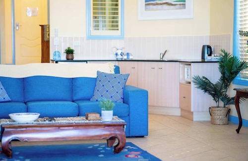 Blue Bay Apartment | Beachfront Stay, Private & Romantic l Nova Escapes