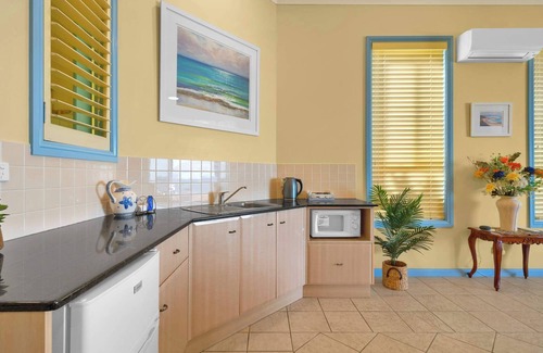 Blue Bay Apartment | Beachfront Stay, Private & Romantic l Nova Escapes