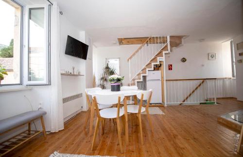 Vis Apartment | Beachfront Studio AndriNa