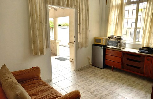 Bridgetown House | Beachfront Studio Apartment - Brighton Beach