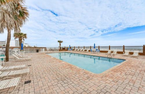 Bostwick Park Apartment | Beachfront Studio with Community Indoor Pool!