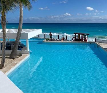 Zona Hotelera Apartment | Beachfront Suite Deluxe -Best Ocean View, Resort with beach, Gym and Spa