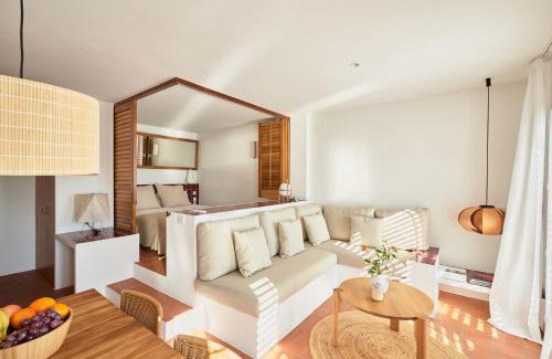 Cadaques Apartment | Beachfront SUITE in CADAQUES center