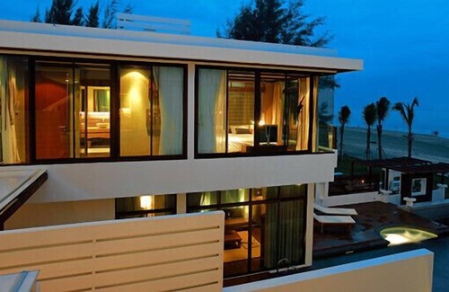 Prachuap Khiri Khan Villa | Beachfront 3 Bedrooms Pool Villas