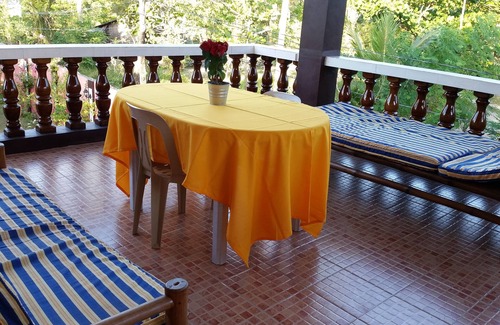 Anda Villa | Beachfront Tondol Beach Villa Vessela