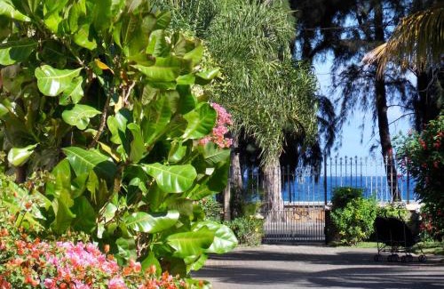 Flic-en-Flac House | Beachfront Villa in a beautiful and secured complex