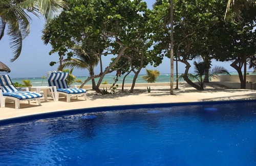 Soliman Bay Villa | Beachfront Villa & pool a Tropical Paradise to relax & enjoy