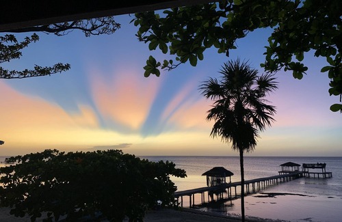 Antoneys Cay House | BEACHFRONT VILLA! Snorkel & explore the amazing reef! Experience Caribbean Life!