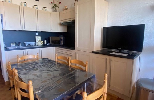 Port Leucate Villa | Beachfront Villa with Sea View, Sleeps 4, Parking, Near Shops & Aqualand, Pets Allowed