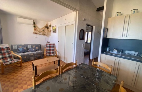Port Leucate Villa | Beachfront Villa with Sea View, Sleeps 4, Parking, Near Shops & Aqualand, Pets Allowed