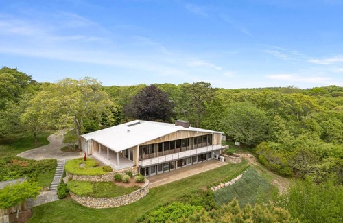 Woods Hole House | Beachfront Woods Hole Estate with Ocean View