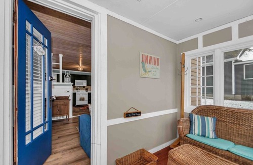 Grand Beach Cottage | Beachglass Cottage - Family Friendly Kids and Pets