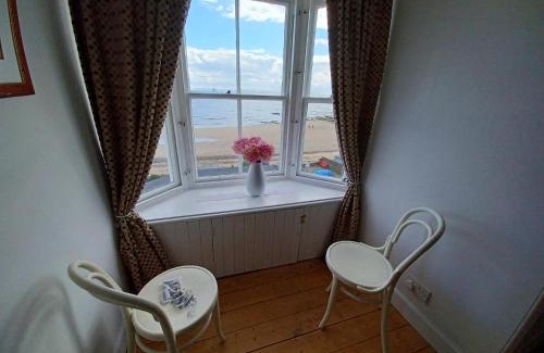 Lower Largo House | Beachhaven116 Lovely beachside house Lower Largo