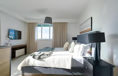 Juan Dolio - El Pueblo Apartment | Beachside 1BDR Dreamy Apt.| BBQ + Pool & Sea View