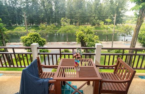 Nai Harn Apartment | Beachside Apt Short Walk to Nai Harn Beach 2-3 BR