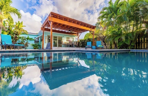 Dania Beach Villa | Beachside Bliss Lush Pool, Courtyard & Garden