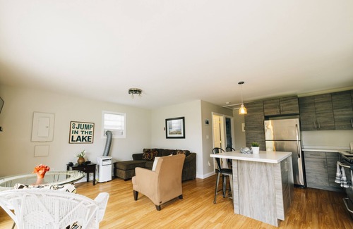 Summerside Cabin | Beachside Bliss:Renovated Cottage near Amusement Parks | WiFi, BBQ, Patio