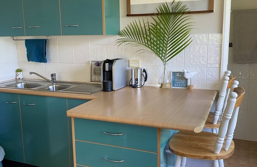 Wamberal Apartment | Beachside cabin + solar heated pool @ Spoon Bay