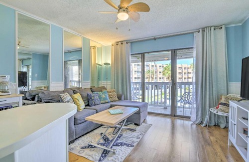 North Beach Apartment | Beachside Corpus Christi Condo with Amenities!