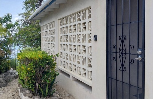 Derricks House | Beachside Cottage - right on the beach!